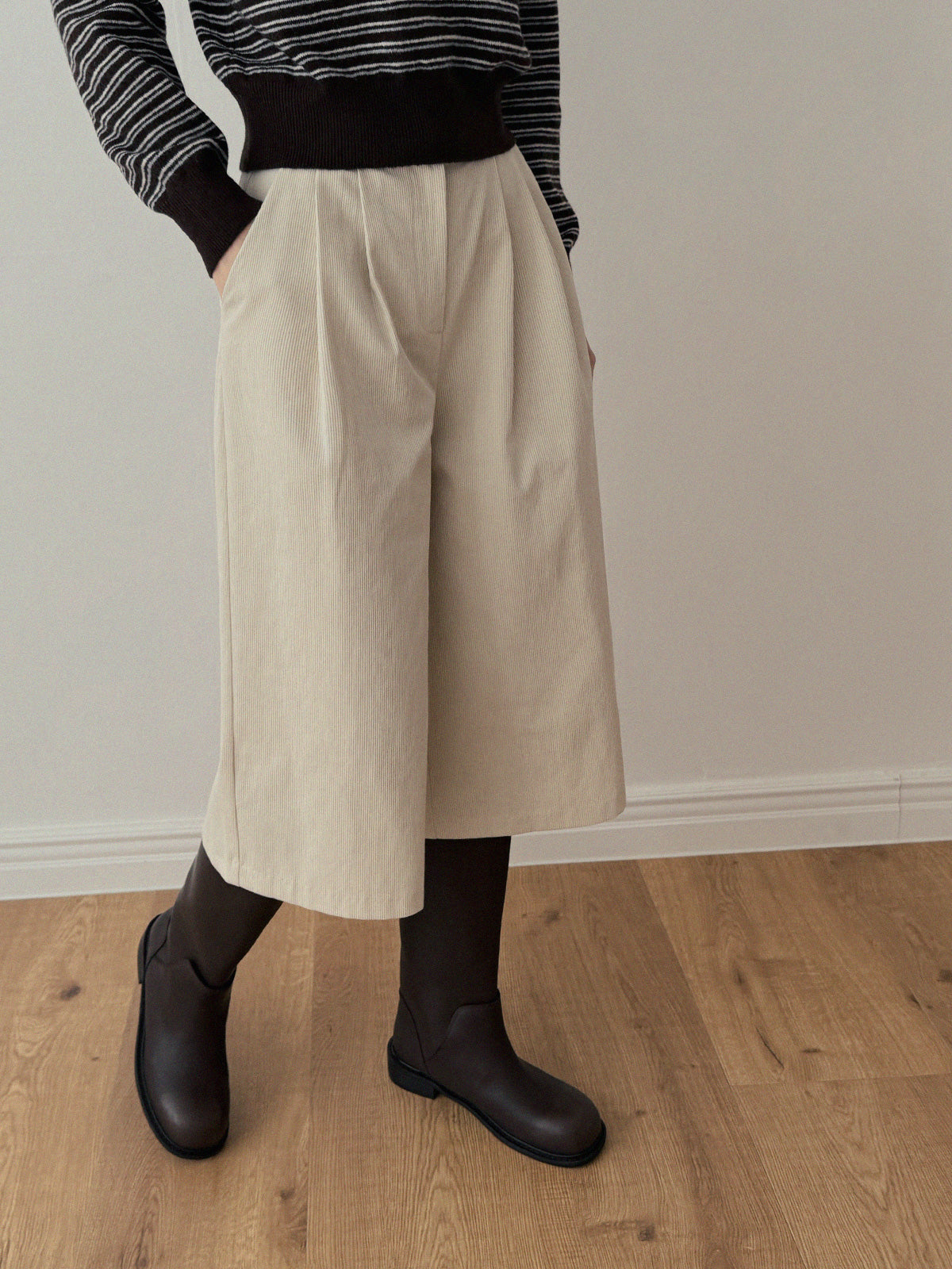 Corduroy Pintuck Bermuda Pants  Chikkuz  n/a.