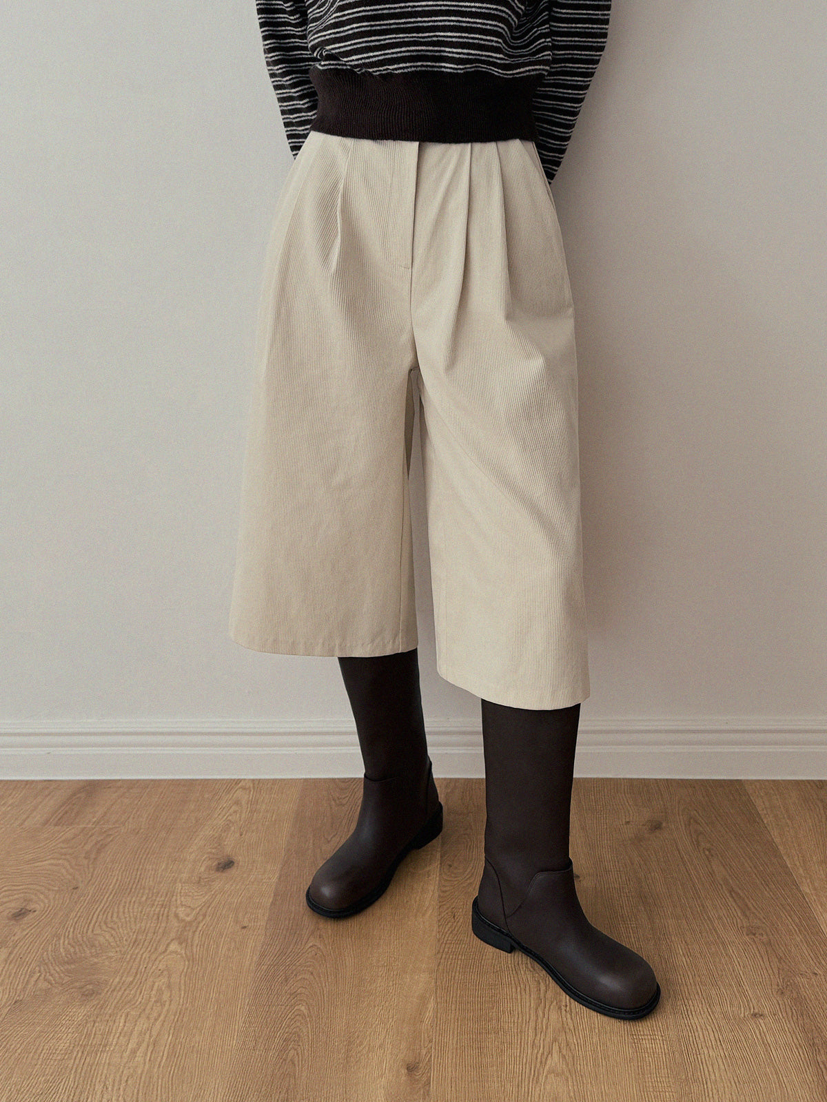 Corduroy Pintuck Bermuda Pants  Chikkuz  n/a.